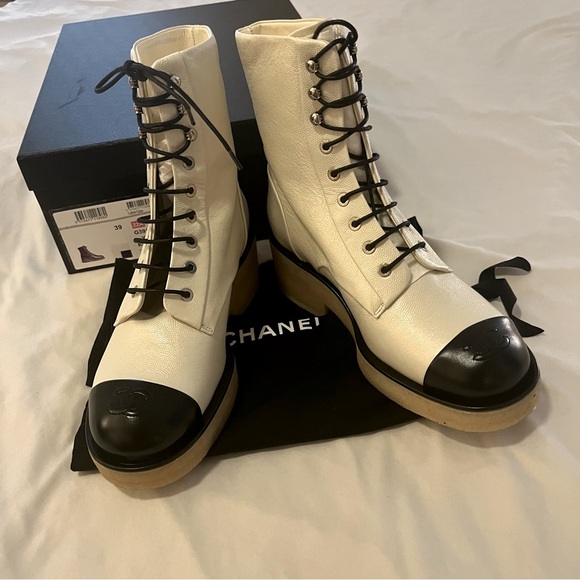 New Chanel Classic Lace Up Boots 39 Pearlized Grained Calfskin Cap Toe Combat - Picture 3 of 15